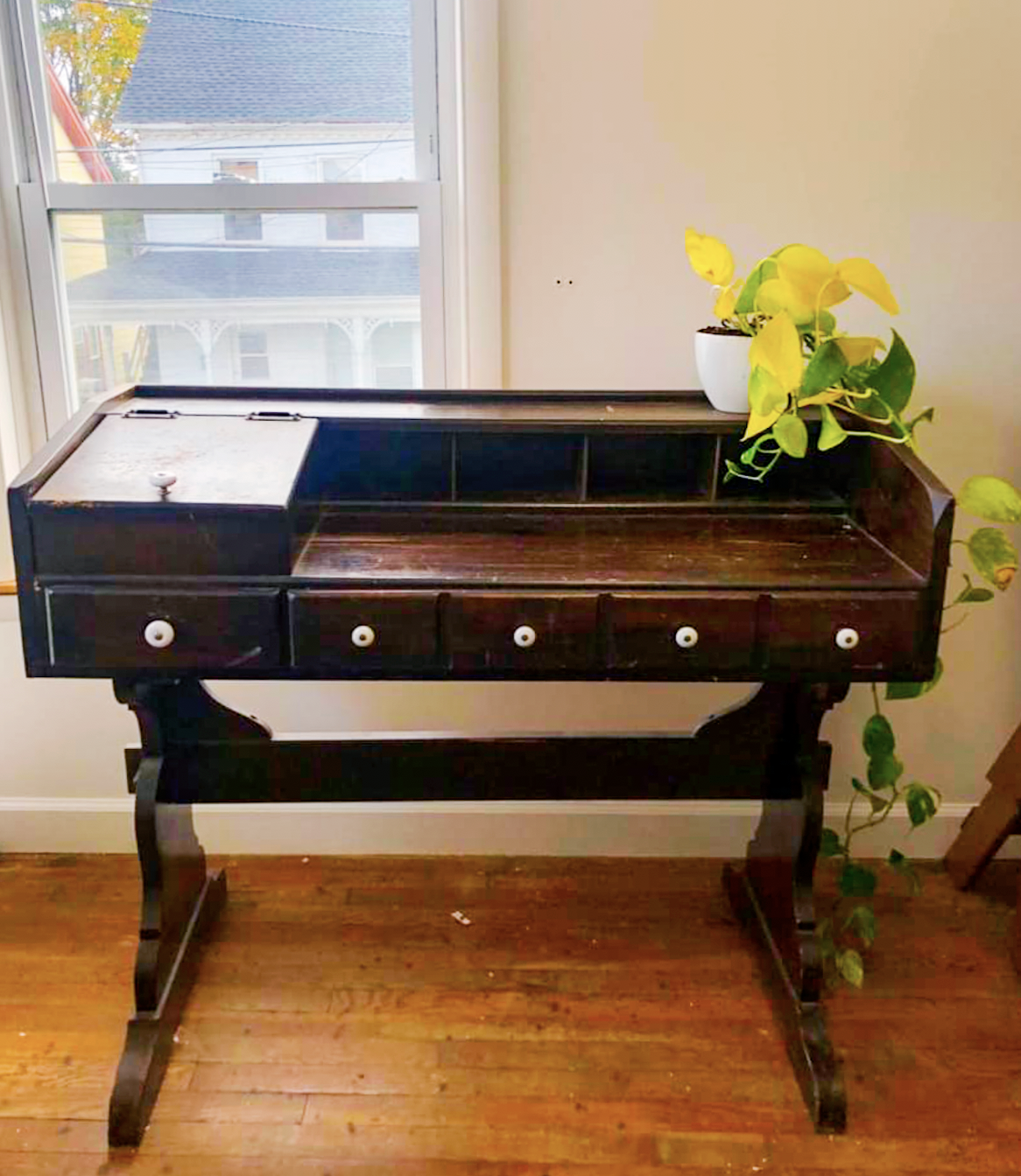 Heman, pine trestle desk